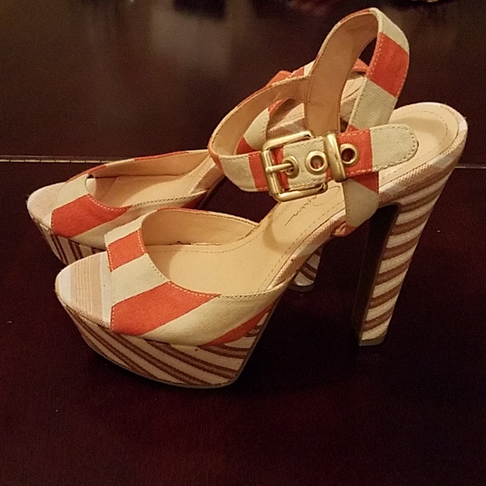Jessica Simpson 6 1/2 platform heel - Picture 1 of 5